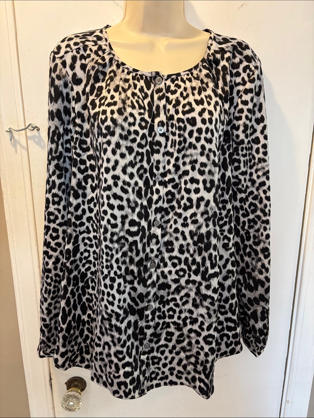 J Jill Large l/s Leopard Button-Front Top 26-212